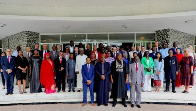 Foreign Minister with officials